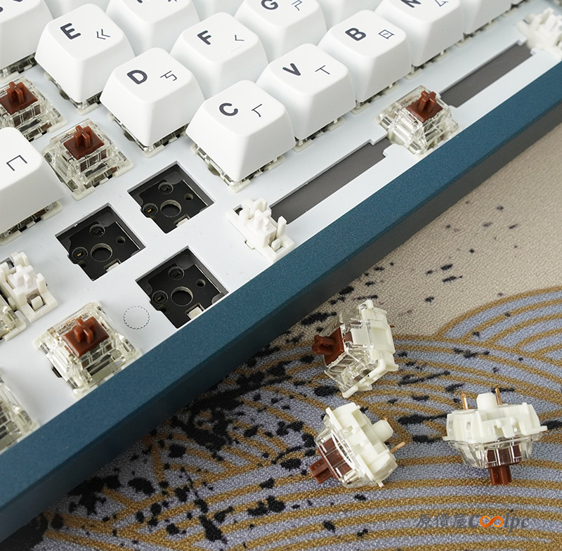 coolpc-montech-mkey-36